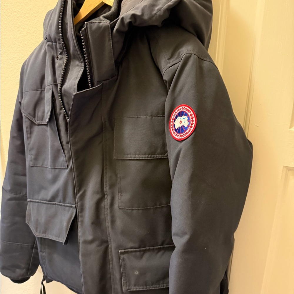 Canada Goose Men's Navy Blue Hooded Down Parka Large